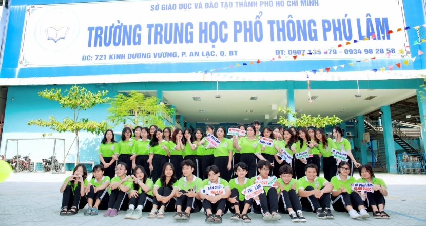 Lưu niệm cùng GV nam của Trường THPT Phú Lâm