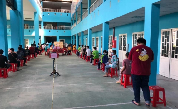 Trường THPT Phú Lâm tổ chức tiêm vắc xin Covid cho học sinh